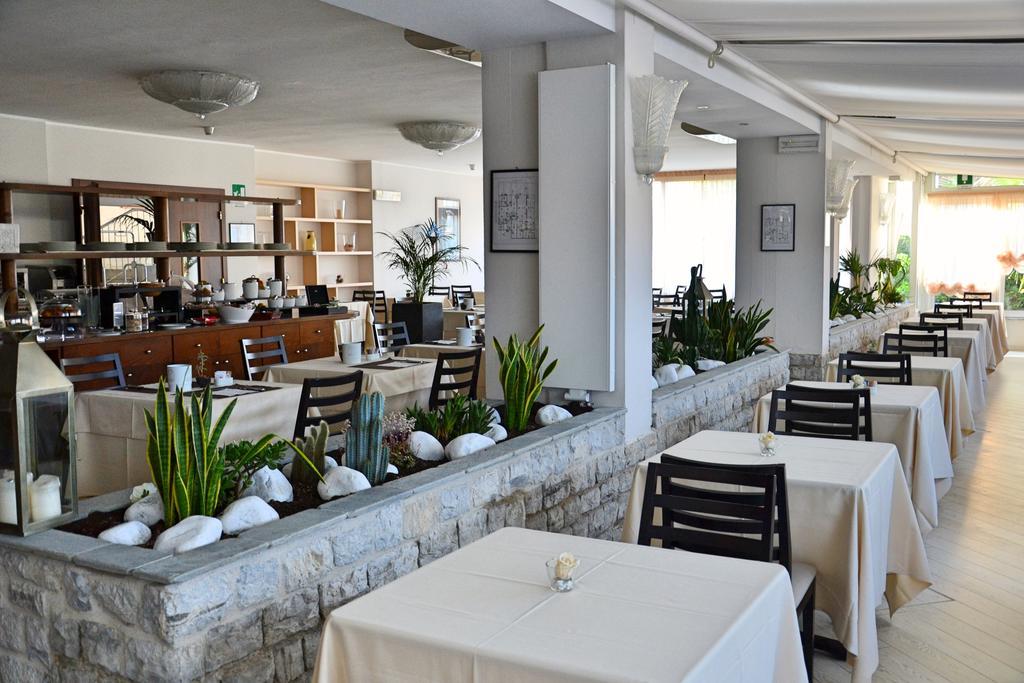 Hotel Tiffany Marina di Massa Extérieur photo