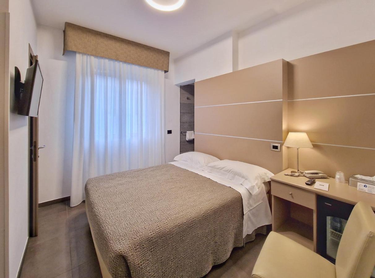 Hotel Tiffany Marina di Massa Extérieur photo