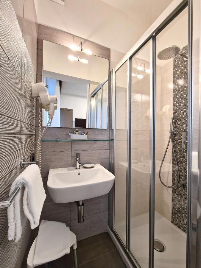 Hotel Tiffany Marina di Massa Extérieur photo
