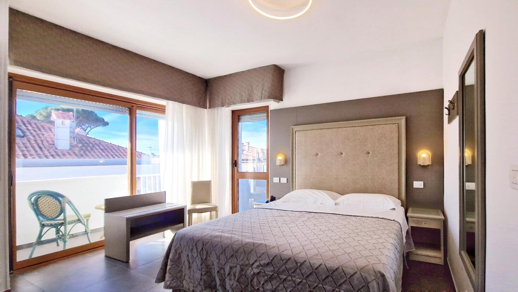 Hotel Tiffany Marina di Massa Extérieur photo