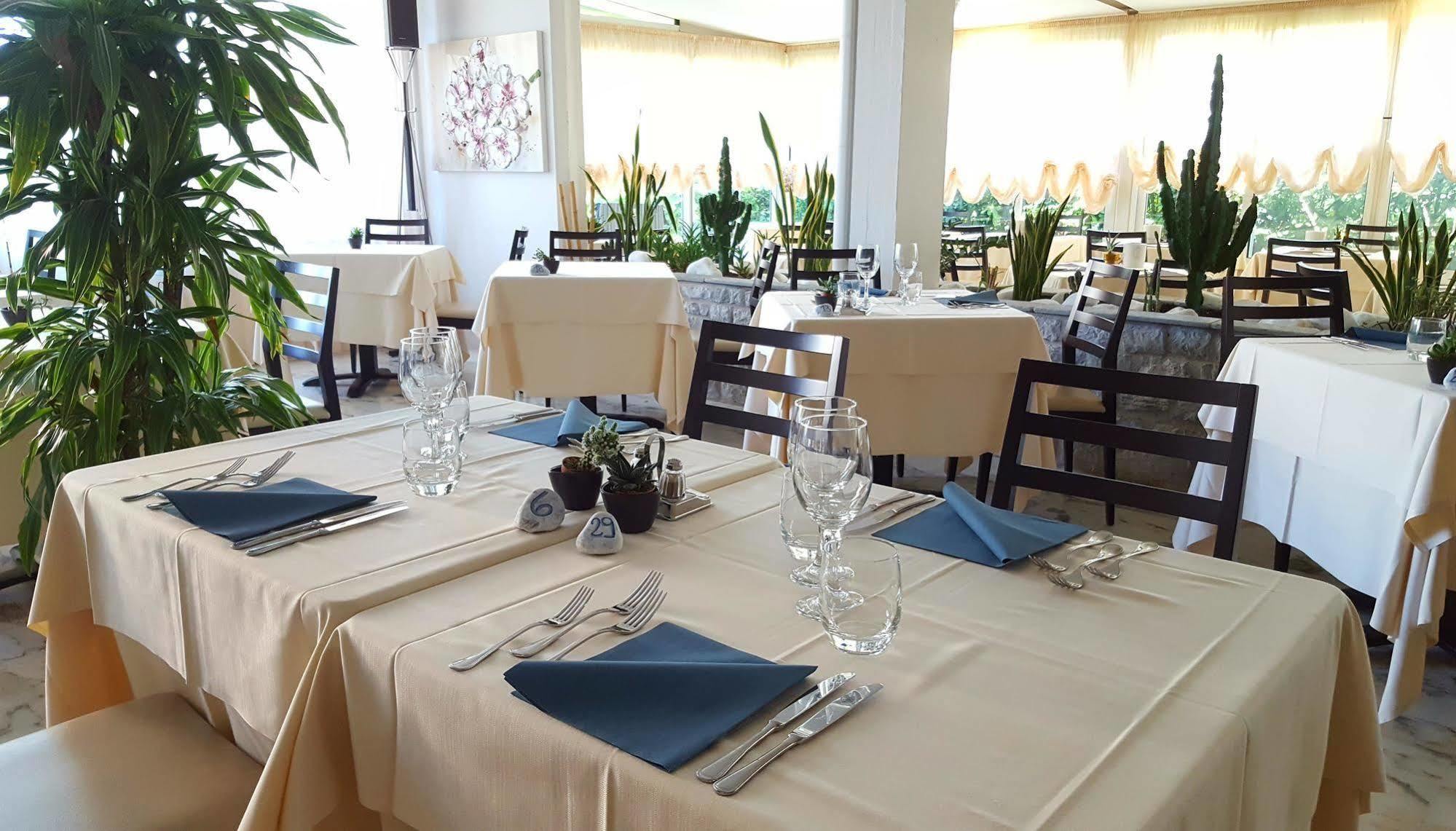 Hotel Tiffany Marina di Massa Extérieur photo