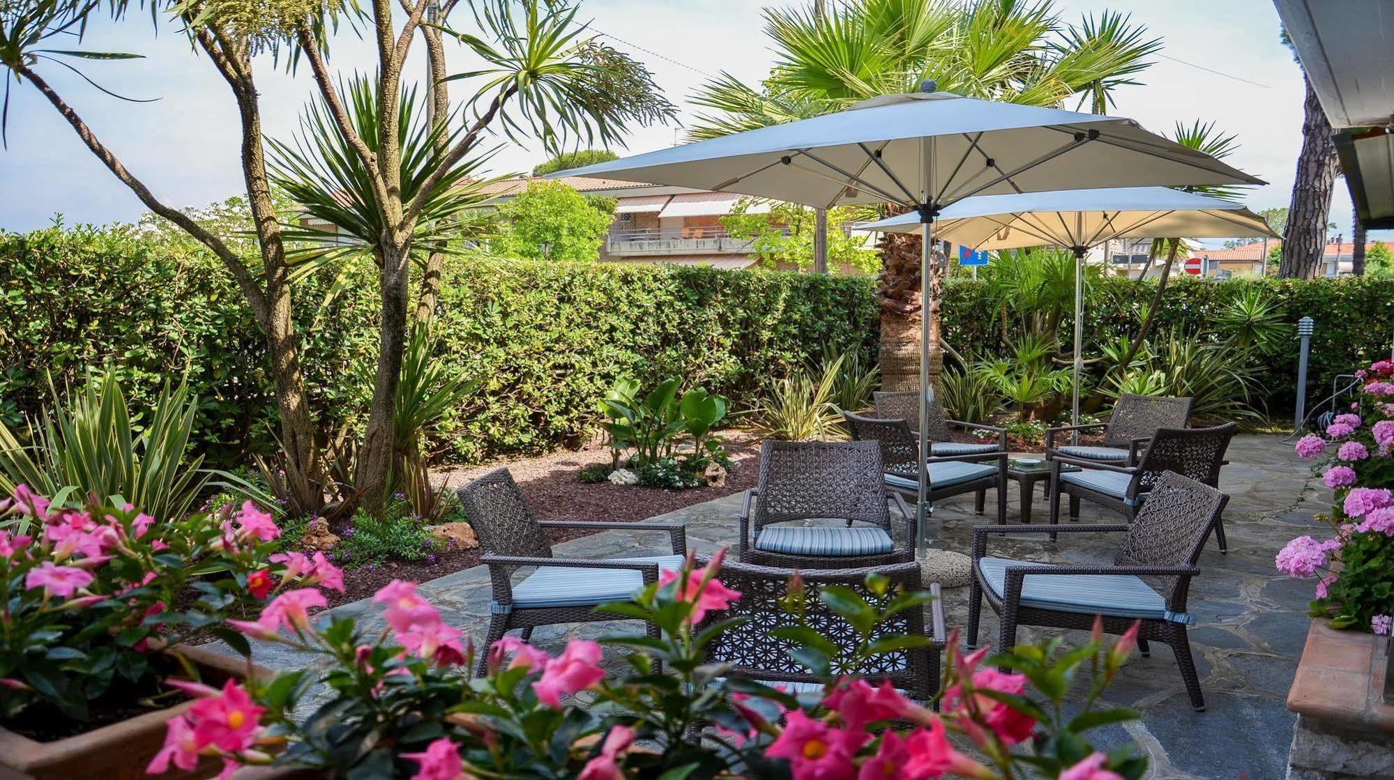 Hotel Tiffany Marina di Massa Extérieur photo