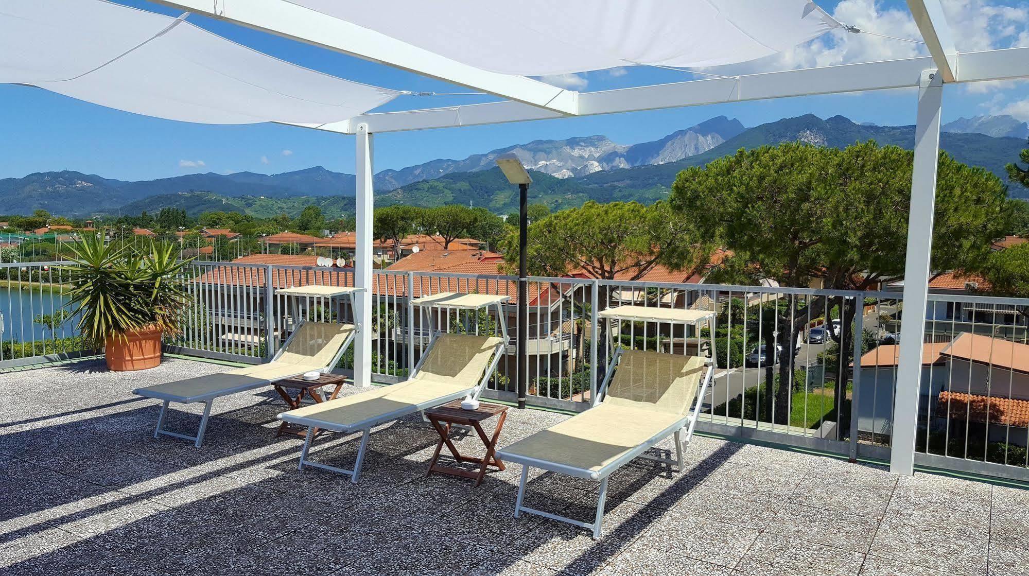 Hotel Tiffany Marina di Massa Extérieur photo